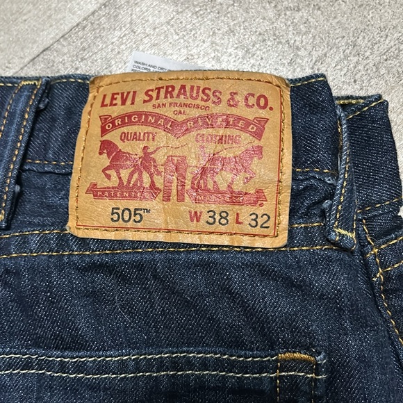 Men’s Levi’s - Picture 2 of 3